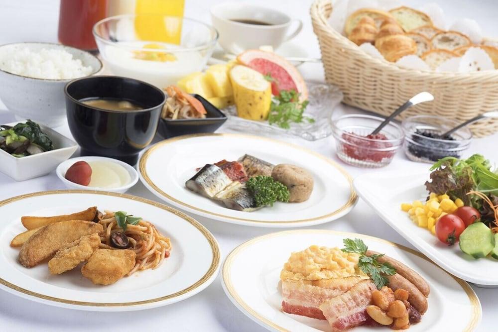 Hotel Granvia Wakayama Ngoại thất bức ảnh A selection of inflight meals