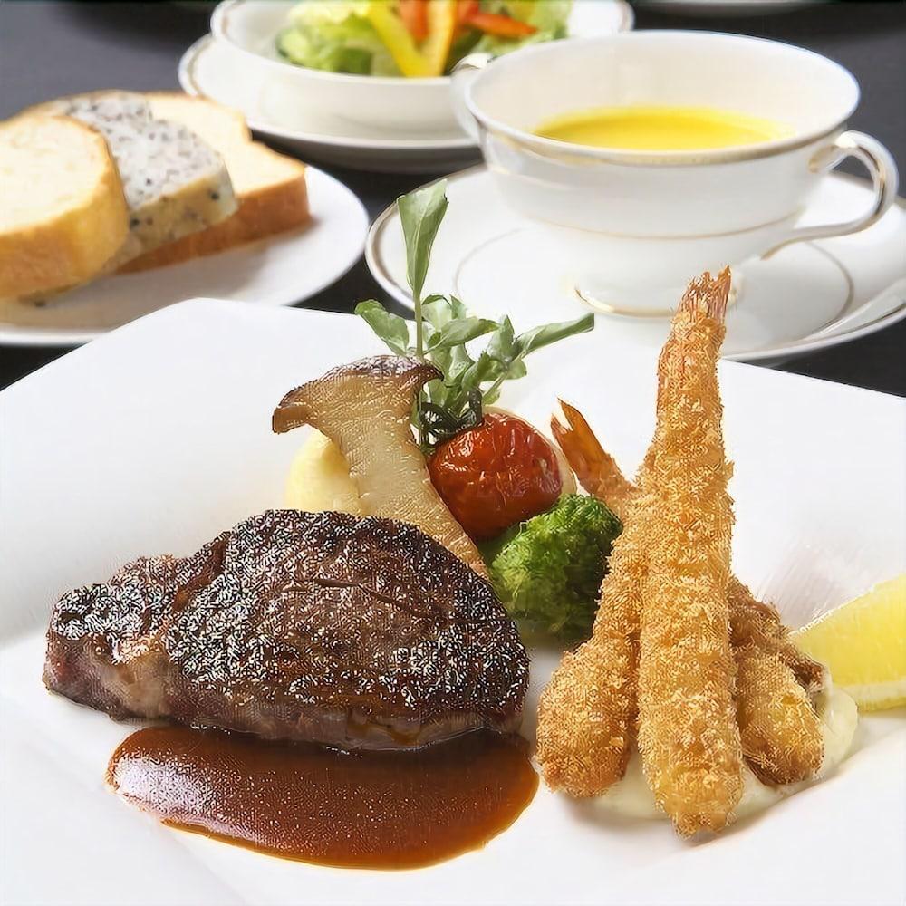Hotel Granvia Wakayama Ngoại thất bức ảnh A steak and chips meal