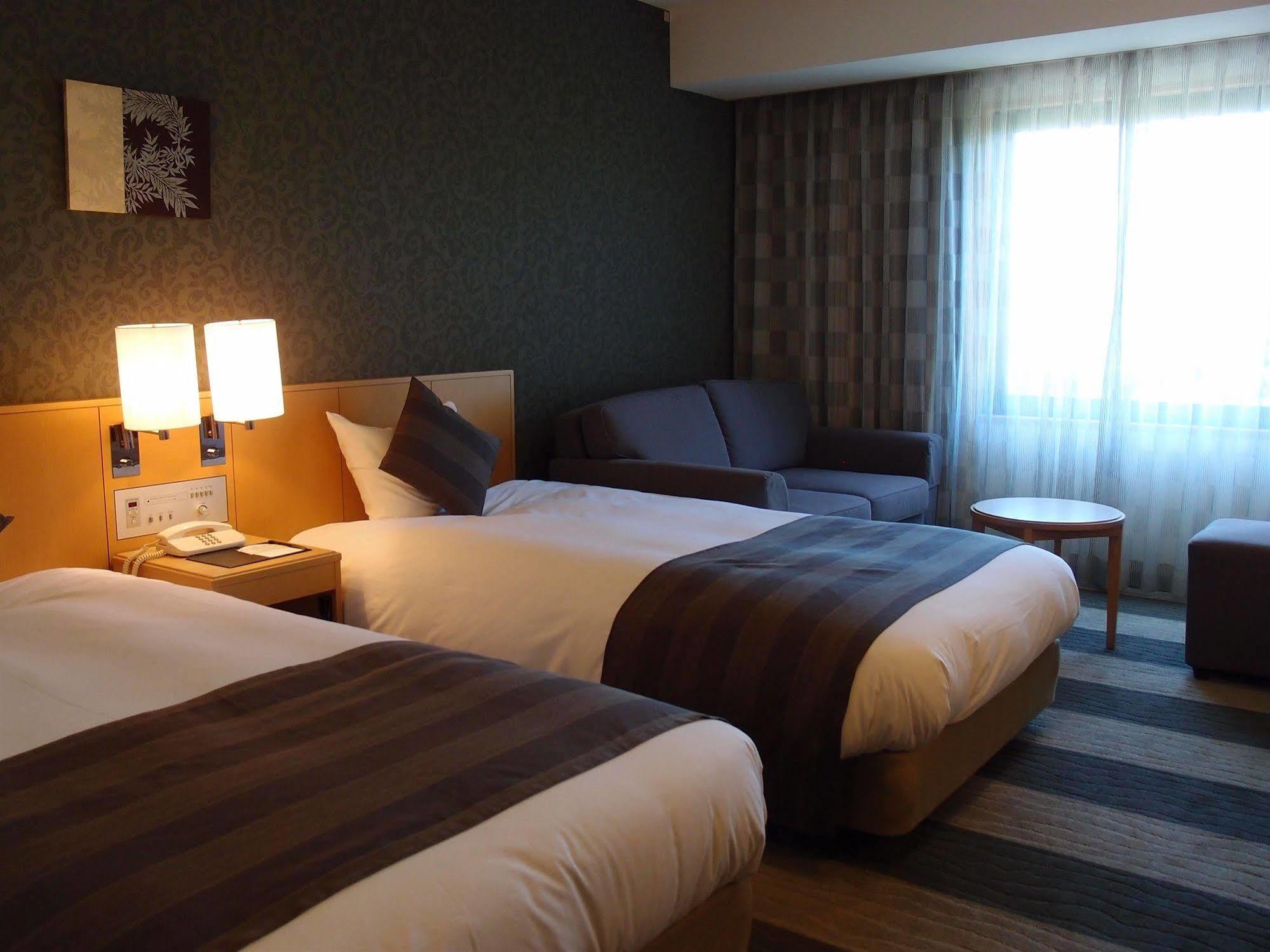 Hotel Granvia Wakayama Ngoại thất bức ảnh A room at the hotel